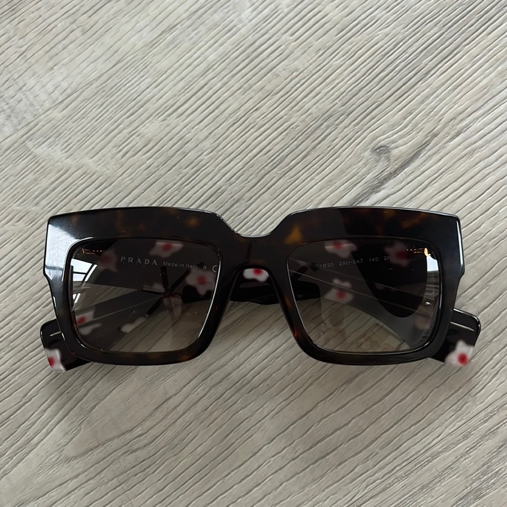 Prada sunglasses with case great condition